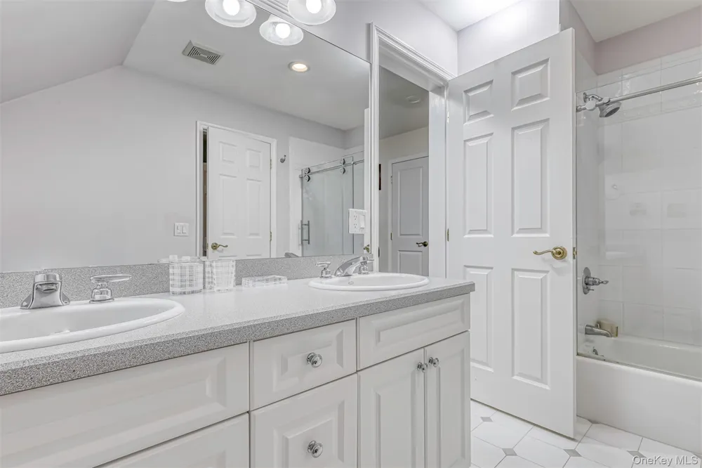 10 Cobblestone Farm Court Suffern, NY 10901