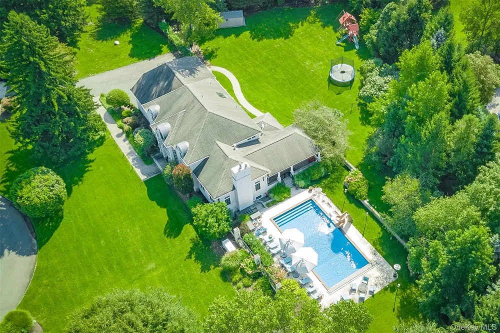 10 Cobblestone Farm Court Suffern, NY 10901