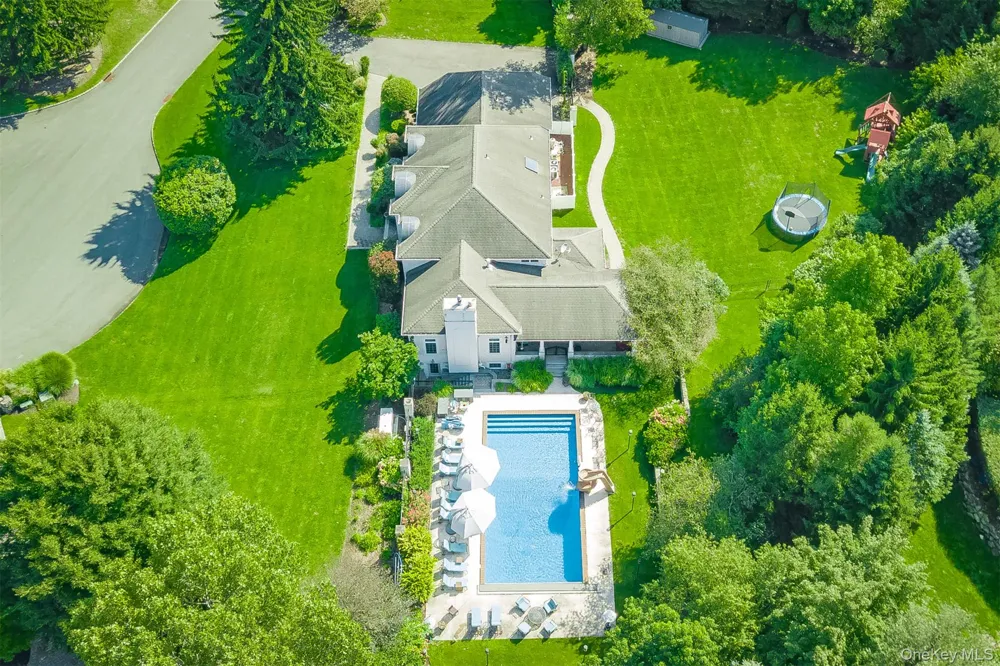 10 Cobblestone Farm Court Suffern, NY 10901