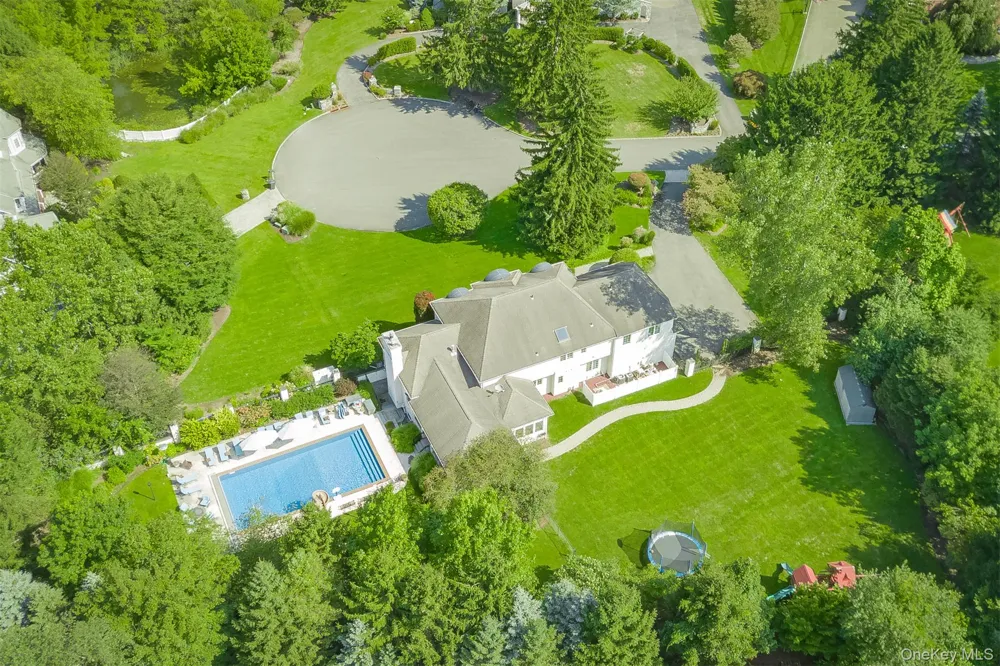 10 Cobblestone Farm Court Suffern, NY 10901