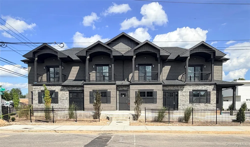 1220 Doges Prom #1B Copiague, NY 11757