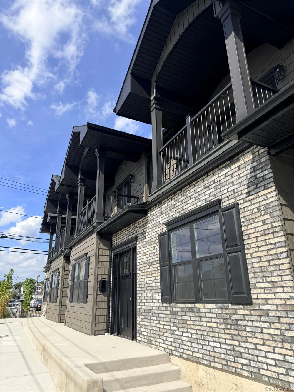1220 Doges Prom #1B Copiague, NY 11757