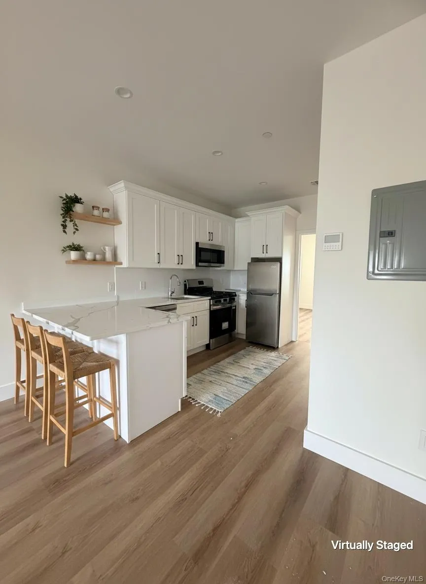 1220 Doges Prom #1B Copiague, NY 11757