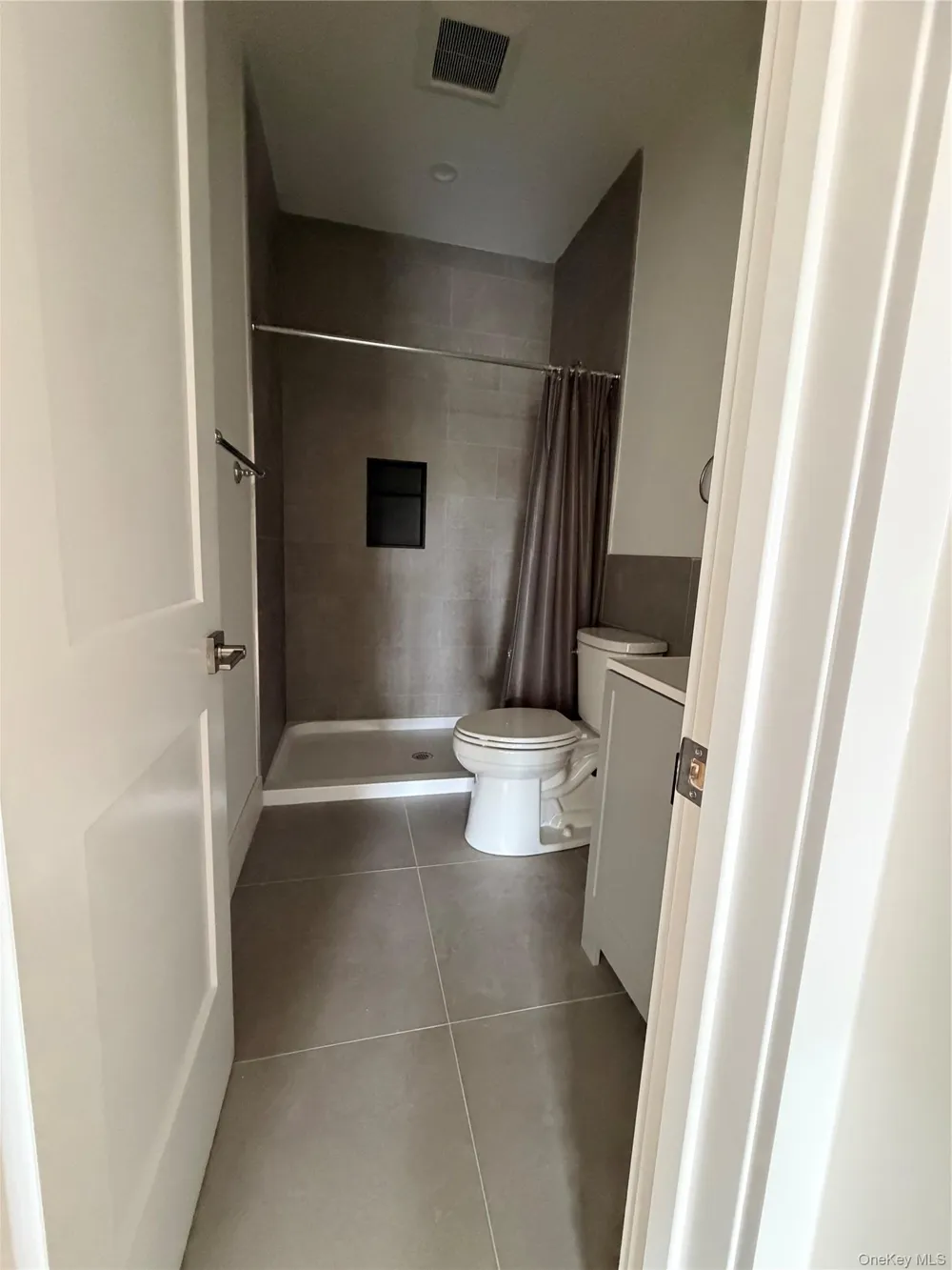 1220 Doges Prom #1B Copiague, NY 11757