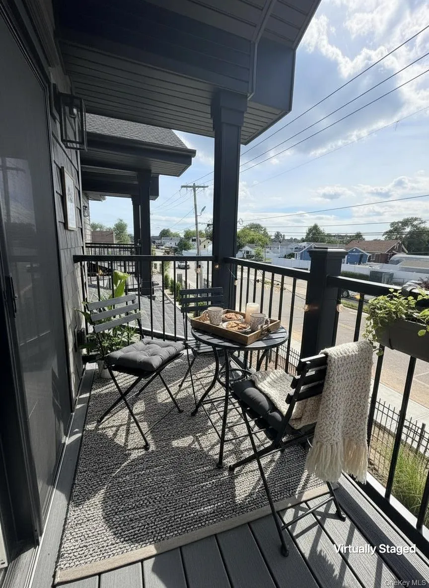 1220 Doges Prom #1B Copiague, NY 11757