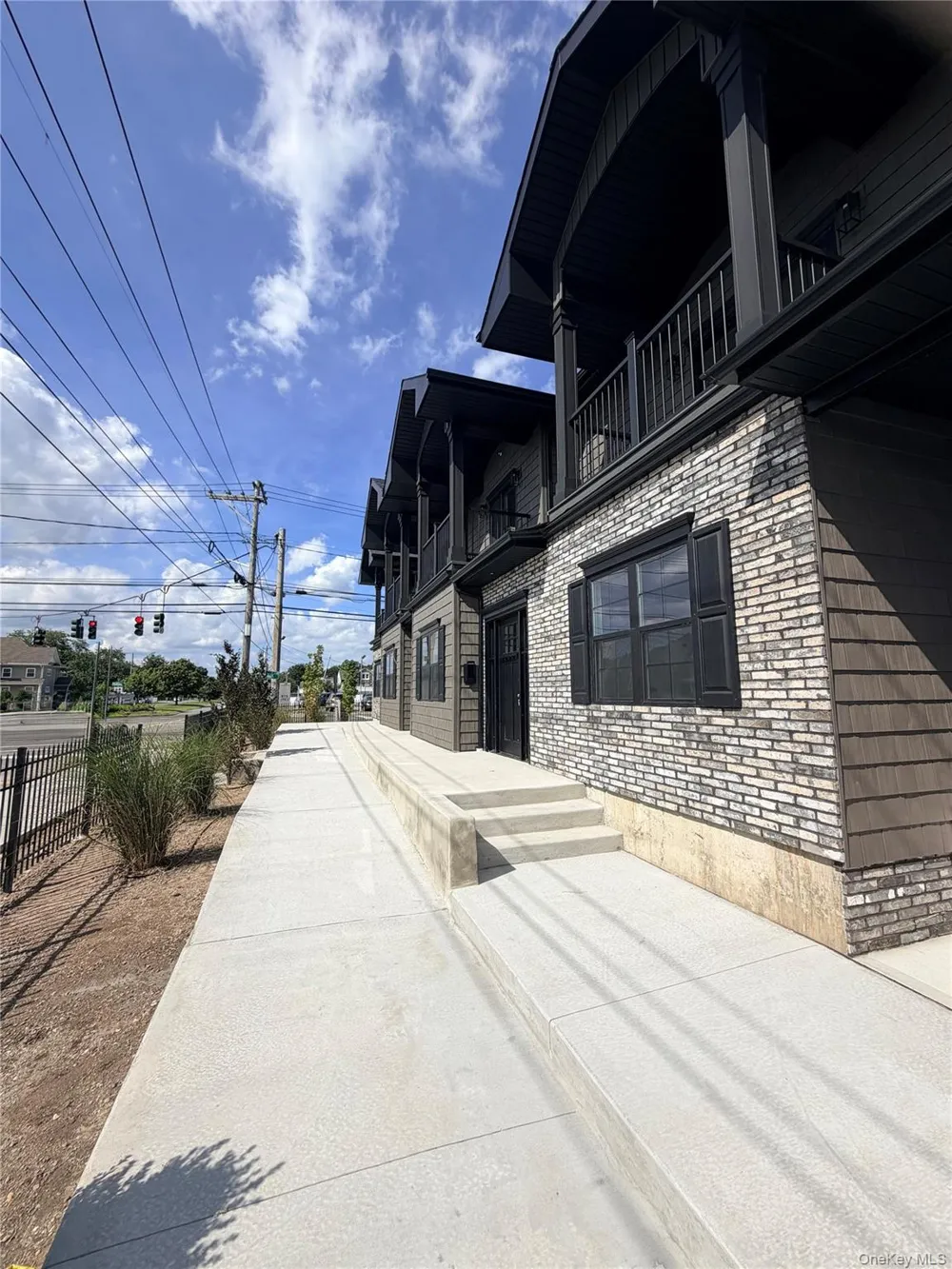 1220 Doges Prom #1B Copiague, NY 11757