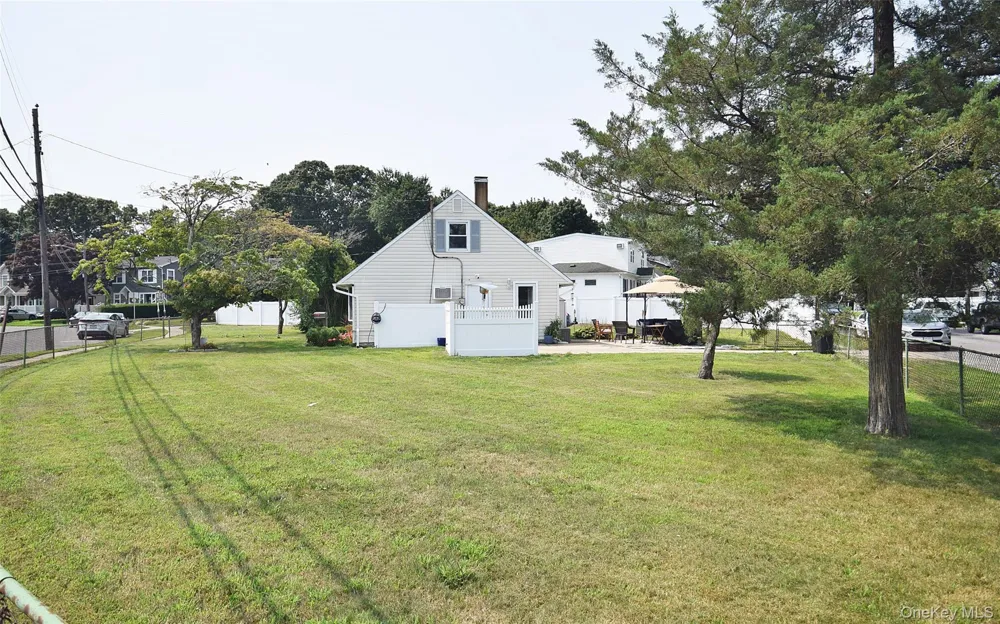 101 Phyllis Drive Lindenhurst, NY 11757