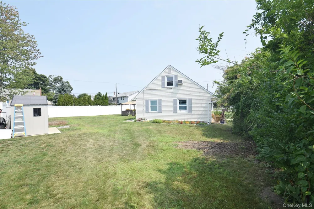 101 Phyllis Drive Lindenhurst, NY 11757