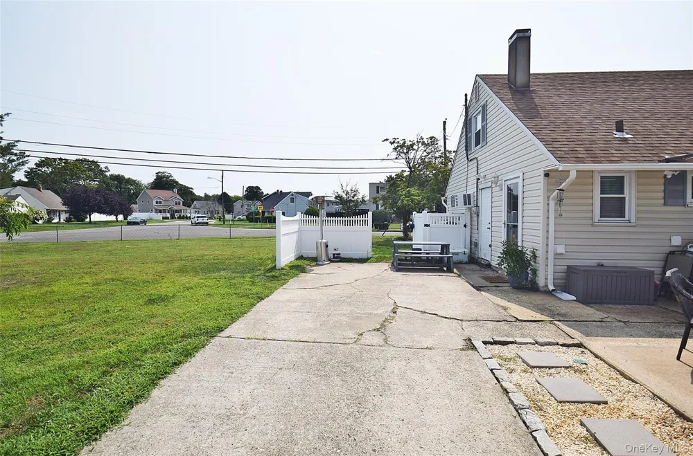 101 Phyllis Drive Lindenhurst, NY 11757