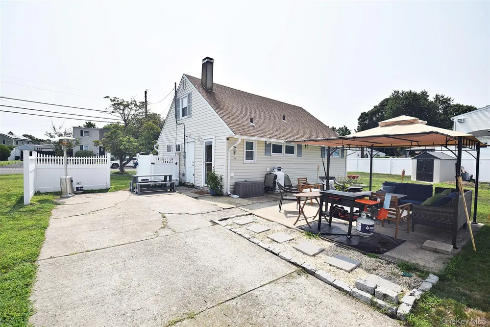101 Phyllis Drive Lindenhurst, NY 11757