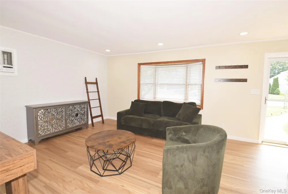 101 Phyllis Drive Lindenhurst, NY 11757