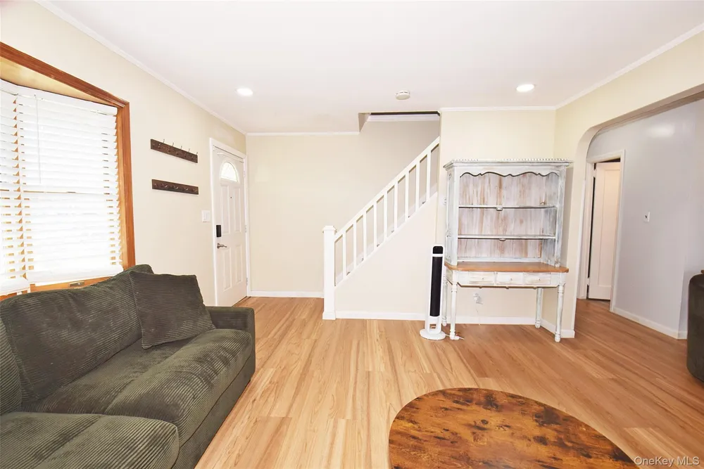 101 Phyllis Drive Lindenhurst, NY 11757