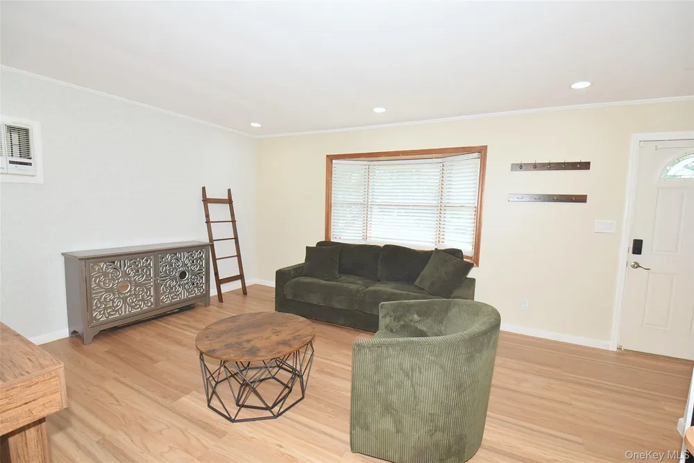 101 Phyllis Drive Lindenhurst, NY 11757