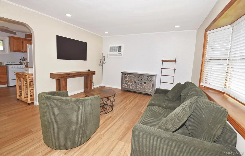 101 Phyllis Drive Lindenhurst, NY 11757