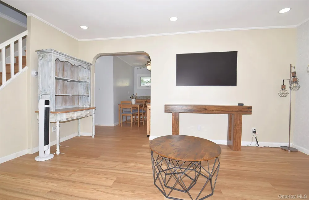 101 Phyllis Drive Lindenhurst, NY 11757