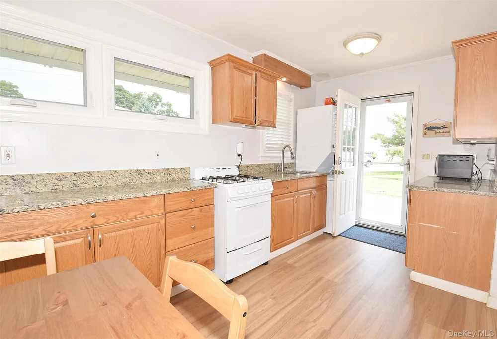 101 Phyllis Drive Lindenhurst, NY 11757
