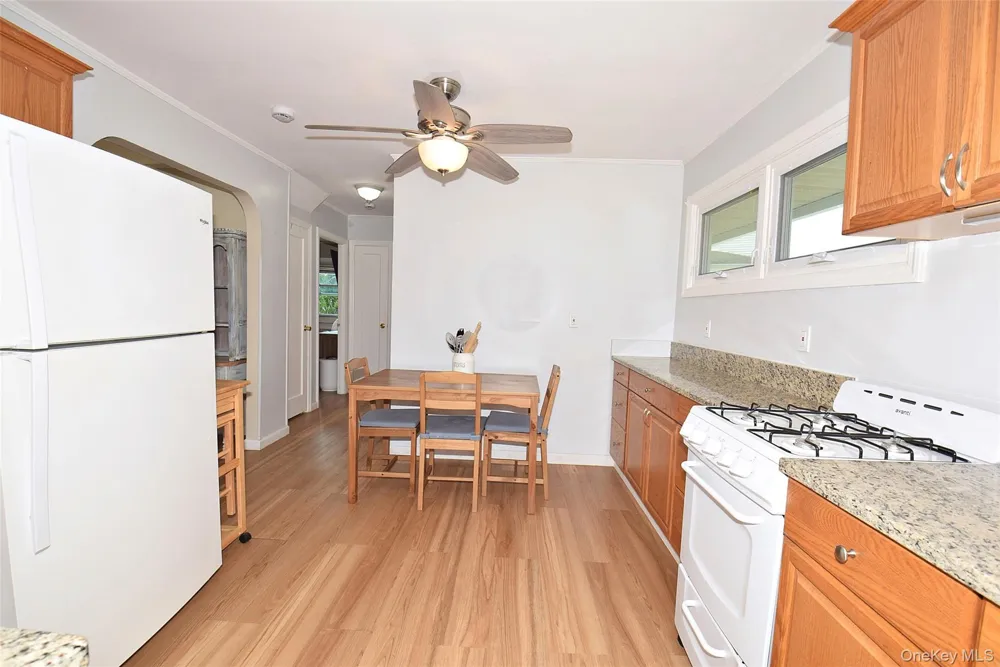 101 Phyllis Drive Lindenhurst, NY 11757