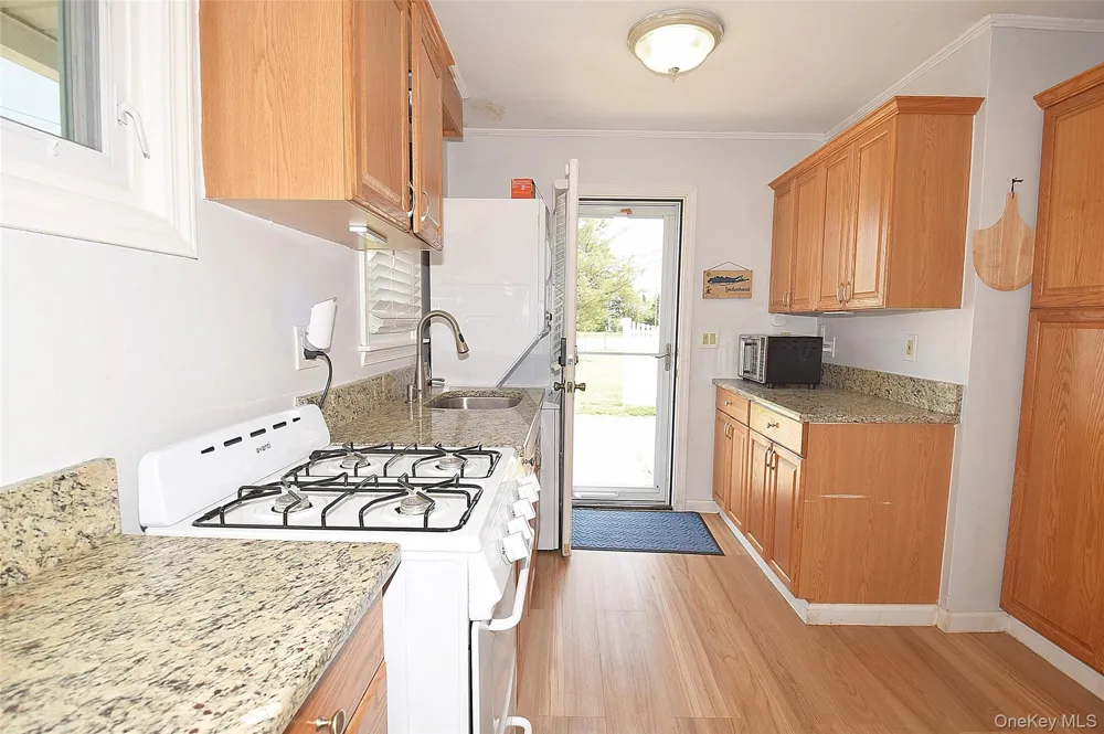 101 Phyllis Drive Lindenhurst, NY 11757