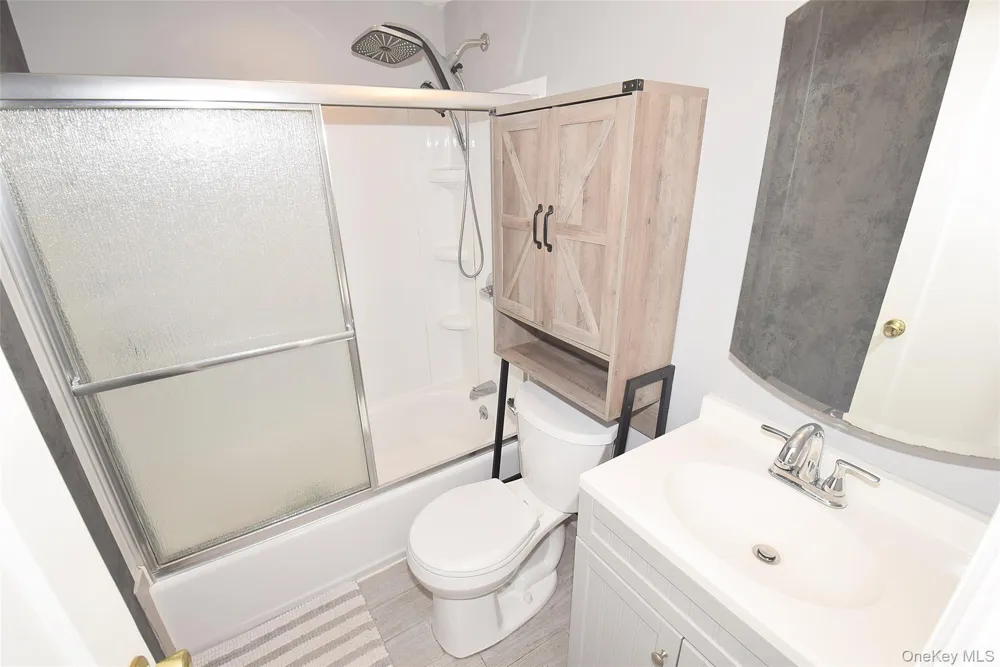 101 Phyllis Drive Lindenhurst, NY 11757