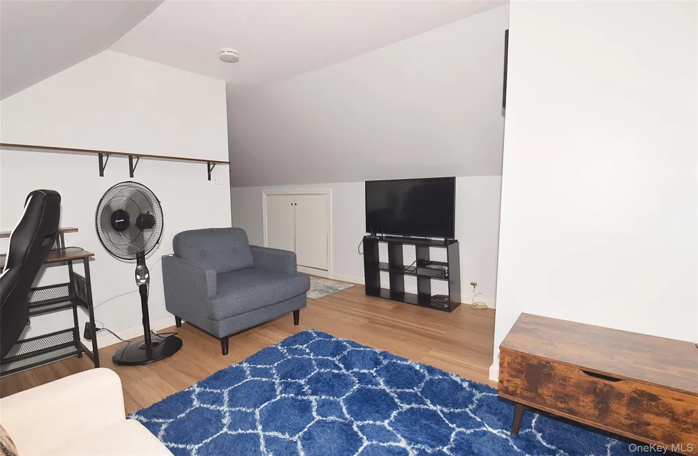 101 Phyllis Drive Lindenhurst, NY 11757
