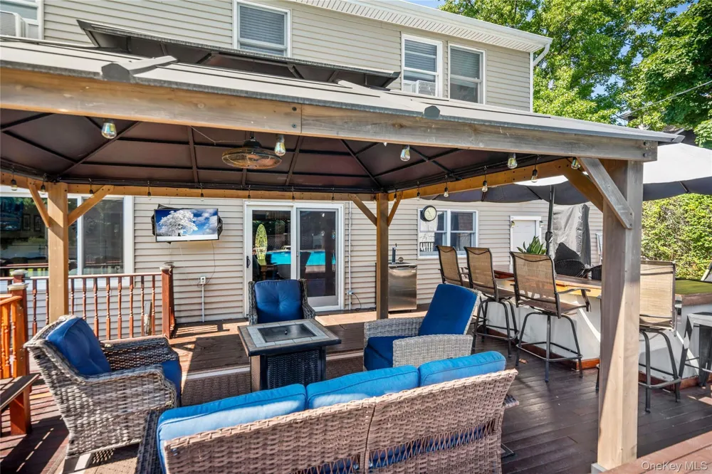 73 Maple Avenue Bay Shore, NY 11706