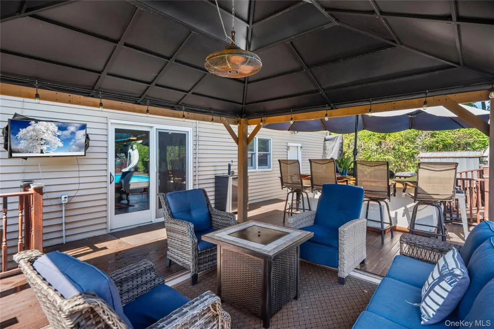 73 Maple Avenue Bay Shore, NY 11706