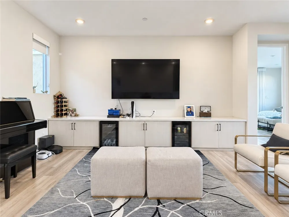 308 Merit Irvine, CA 92618