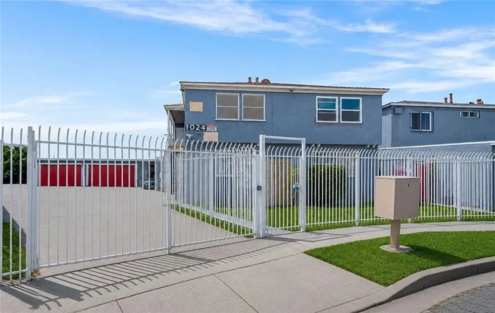 1024 W Reeve Compton, CA 90220