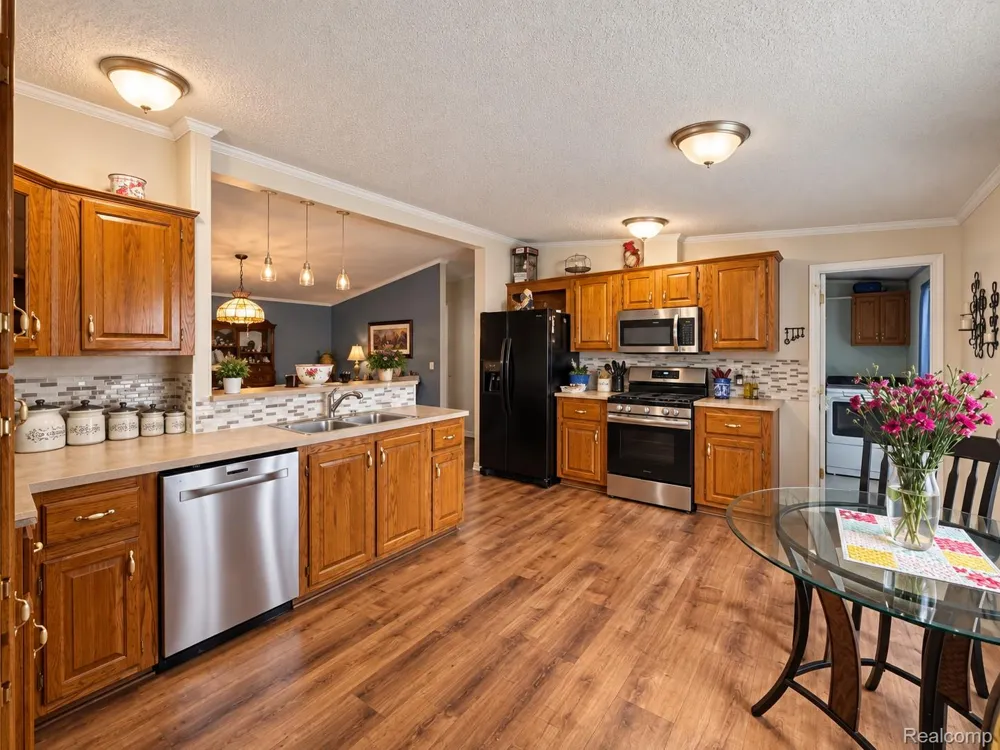 30007 Meadow Gibraltar City, MI 48173