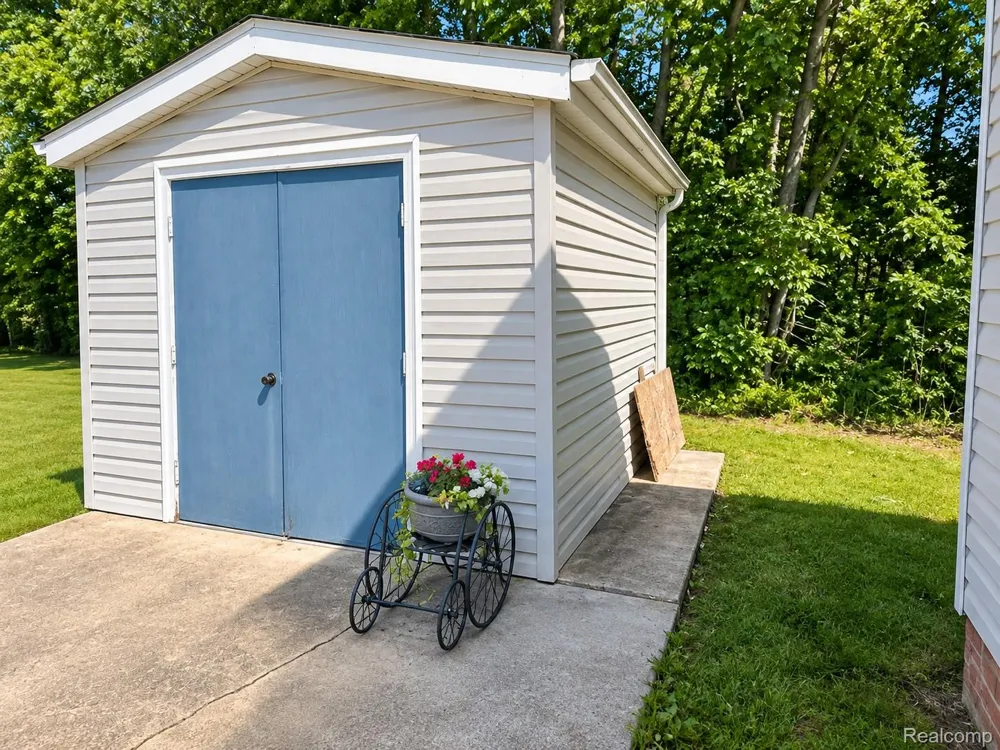 30007 Meadow Gibraltar City, MI 48173