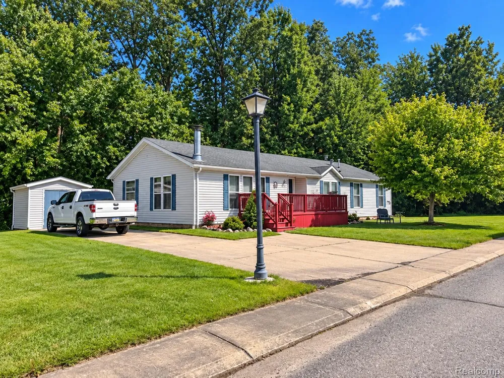 30007 Meadow Gibraltar City, MI 48173