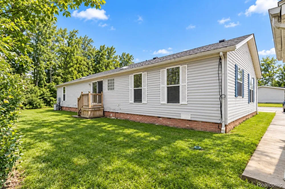 30007 Meadow Gibraltar City, MI 48173