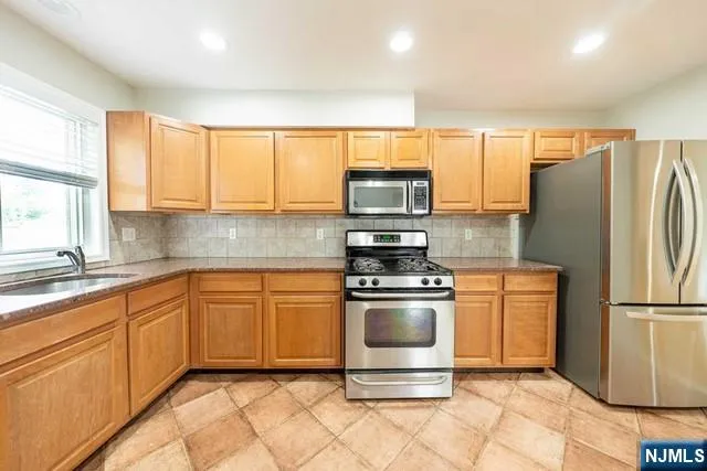 702 Bergen Boulevard 1 Ridgefield, NJ 07657