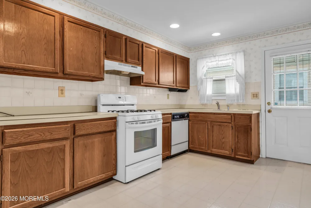 24 Merrilee Lane Toms River, NJ 08757