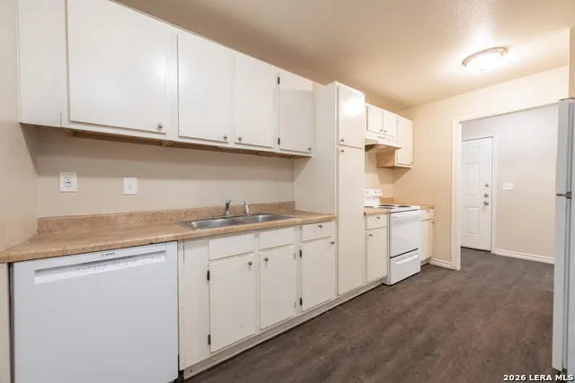 7668 Oak Chase San Antonio, TX 78239