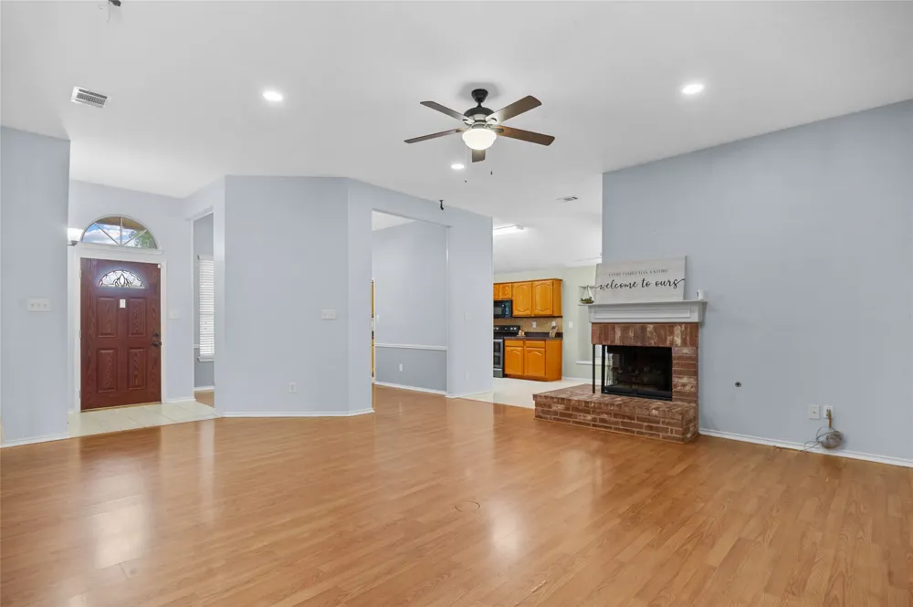 2726 Crosslands Drive Garland, TX 75040