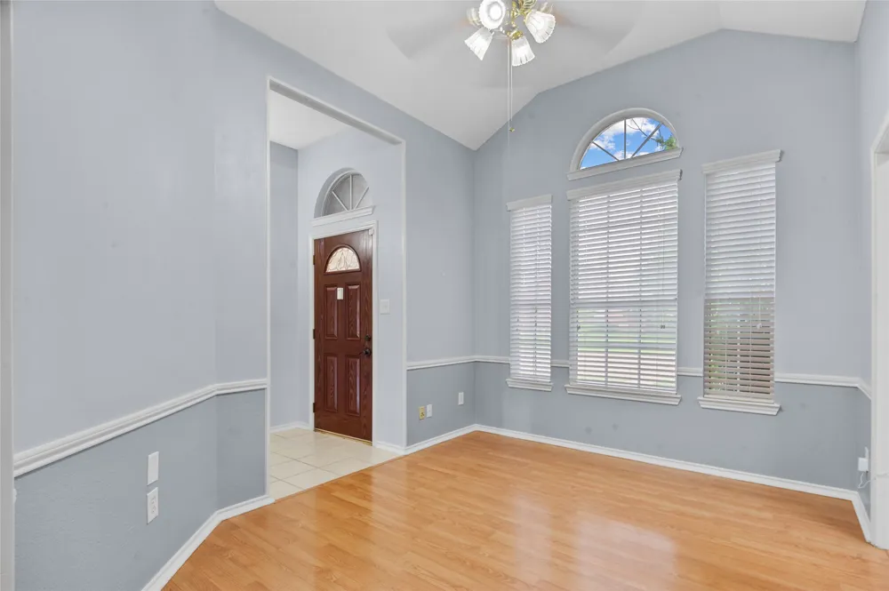 2726 Crosslands Drive Garland, TX 75040