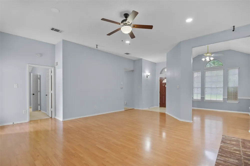 2726 Crosslands Drive Garland, TX 75040