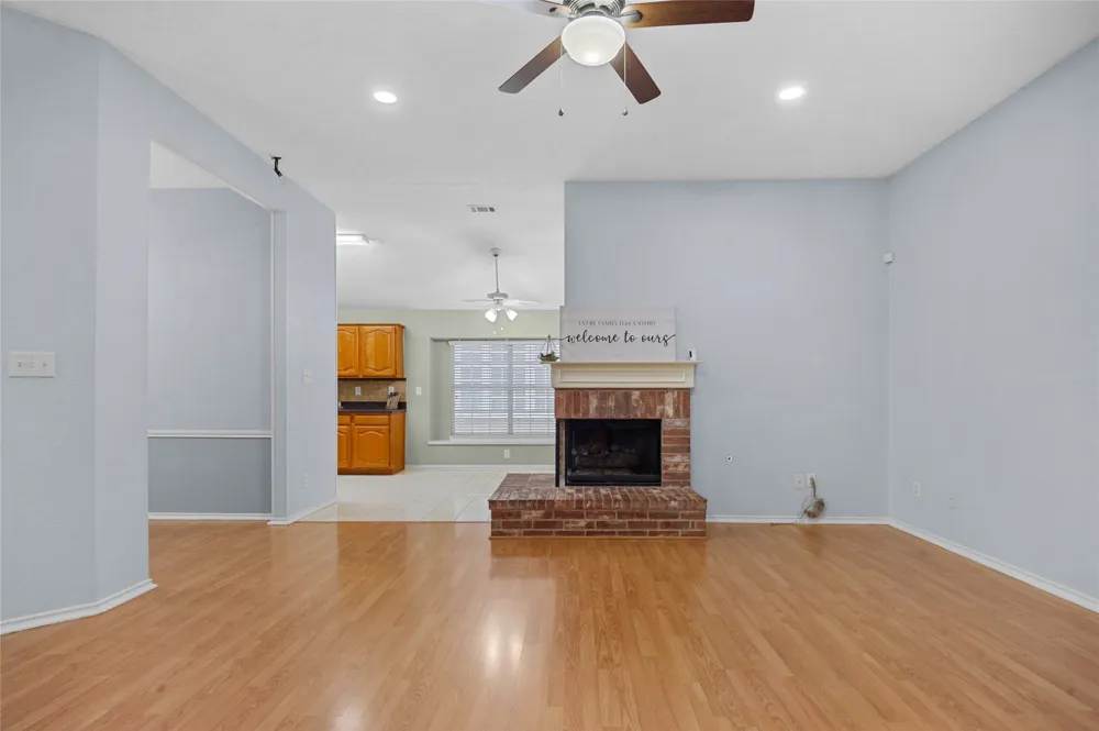 2726 Crosslands Drive Garland, TX 75040
