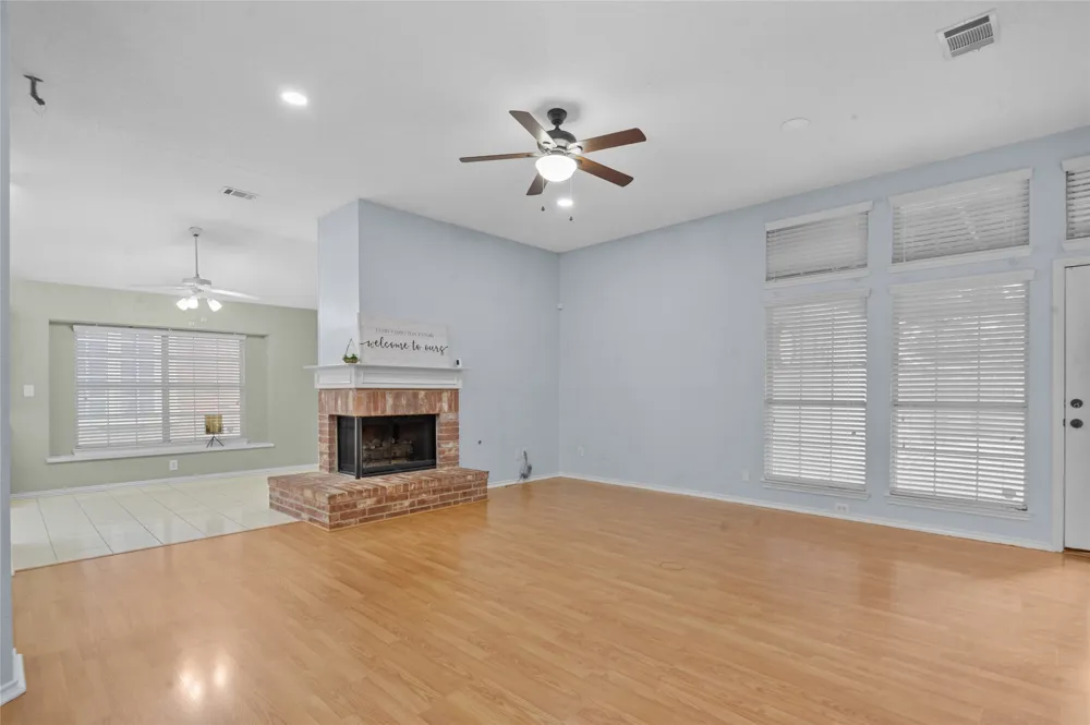 2726 Crosslands Drive Garland, TX 75040