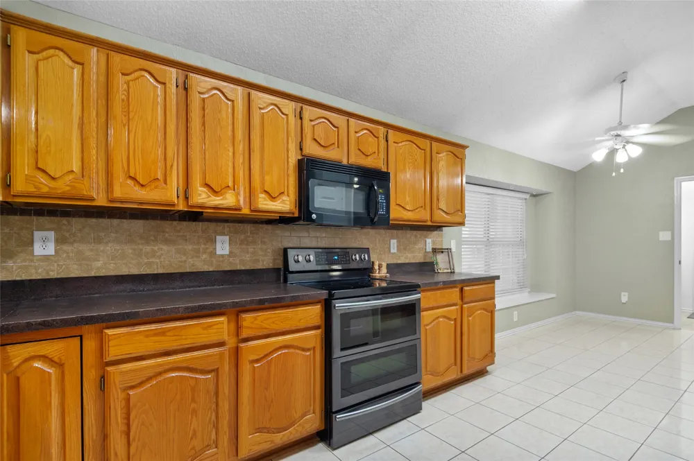 2726 Crosslands Drive Garland, TX 75040