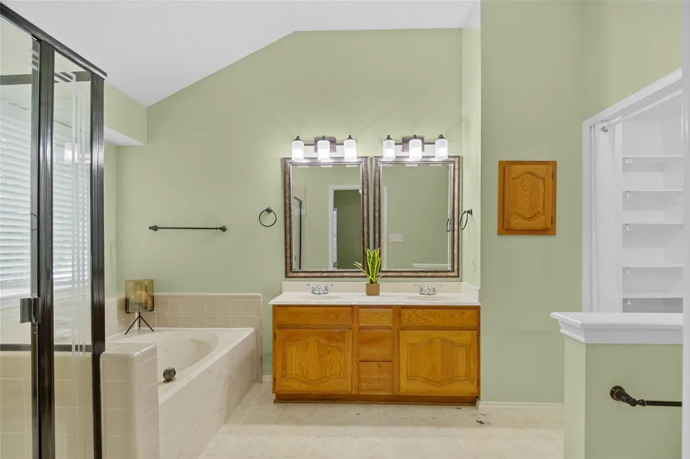 2726 Crosslands Drive Garland, TX 75040