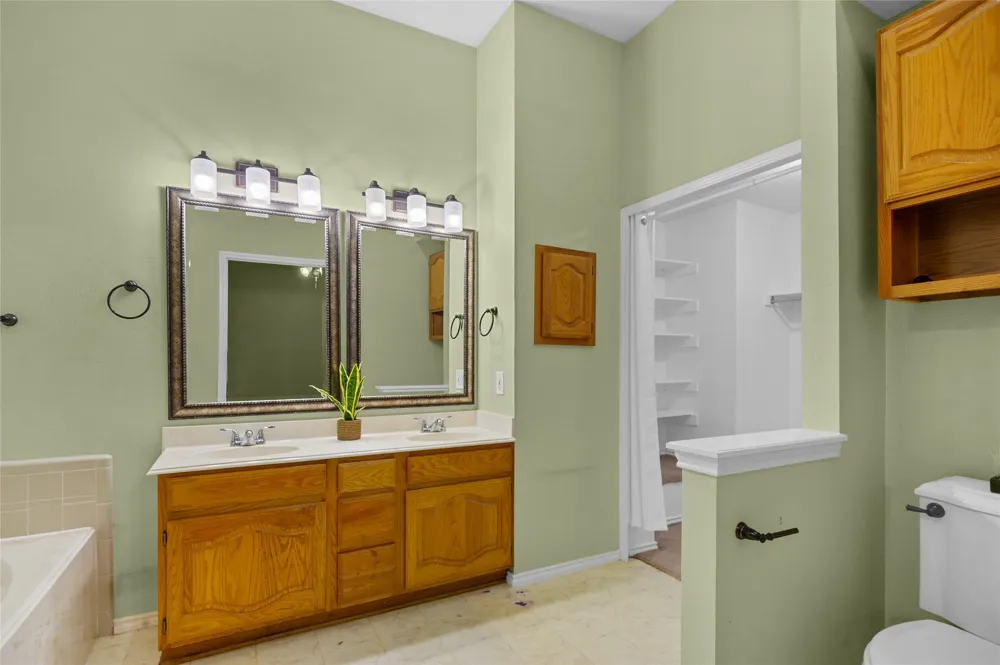 2726 Crosslands Drive Garland, TX 75040