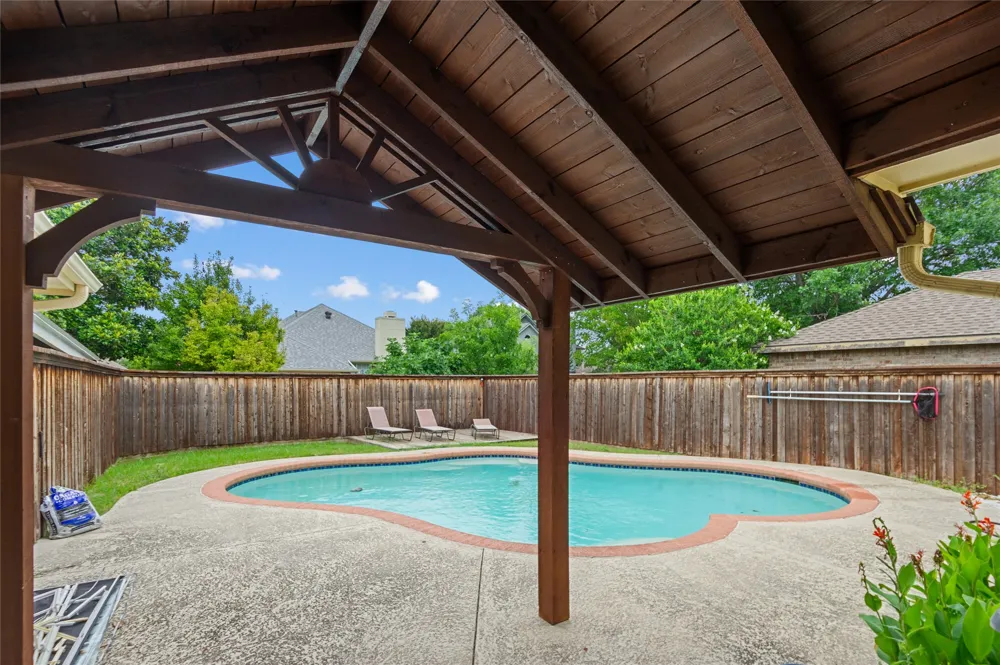 2726 Crosslands Drive Garland, TX 75040