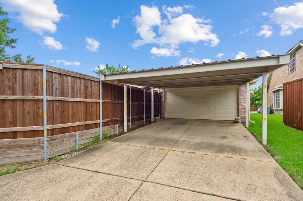 2726 Crosslands Drive Garland, TX 75040