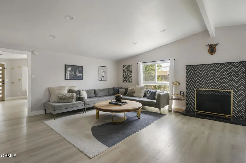 863 S Vecino Drive Glendora, CA 91740