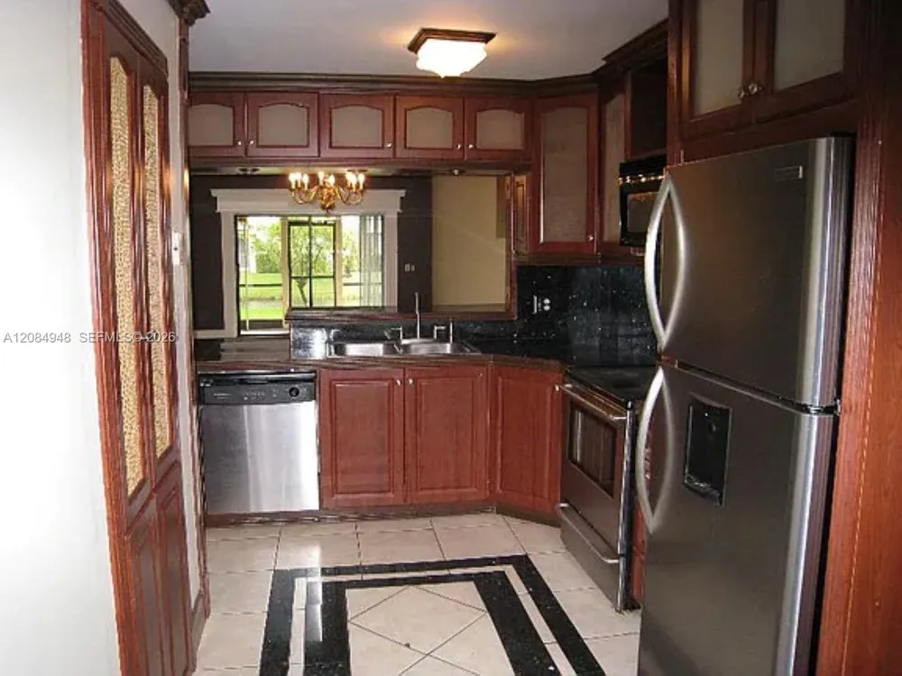 447 Lakeview Dr #1 Weston, FL 33326