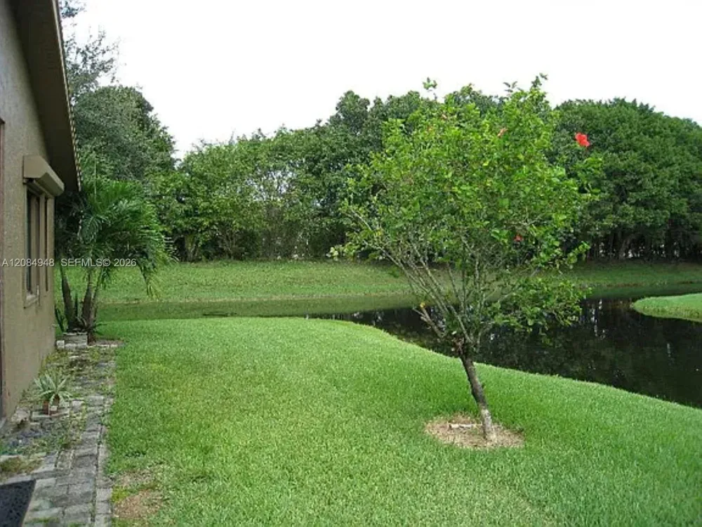 447 Lakeview Dr #1 Weston, FL 33326