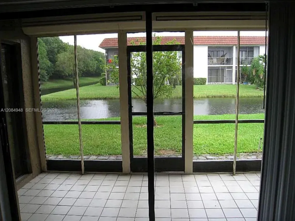 447 Lakeview Dr #1 Weston, FL 33326