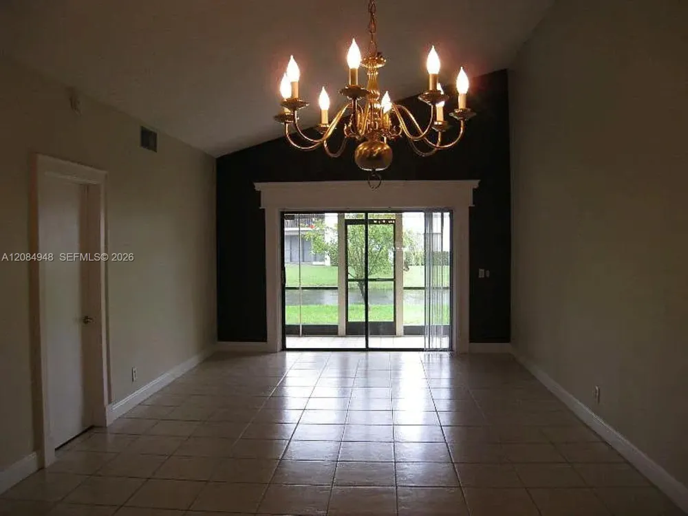 447 Lakeview Dr #1 Weston, FL 33326